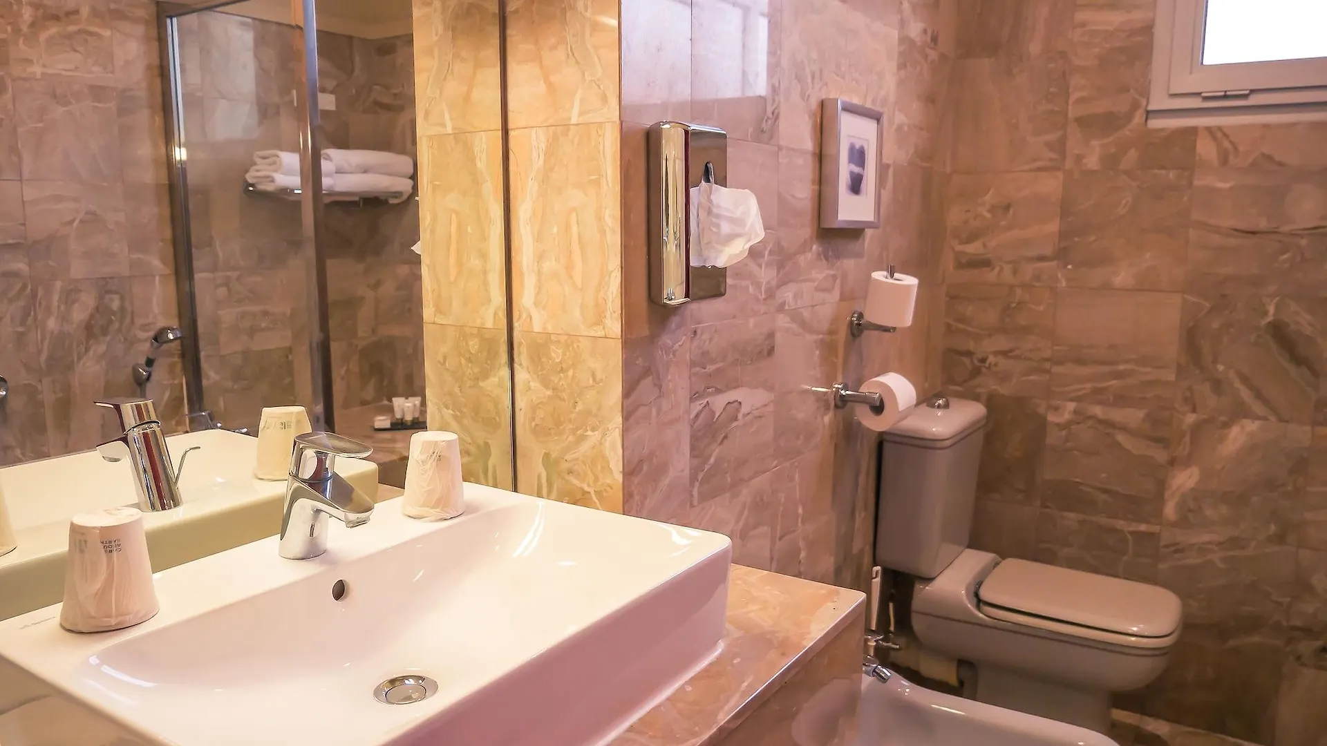 הייר Casino Hotel Des Palmiers